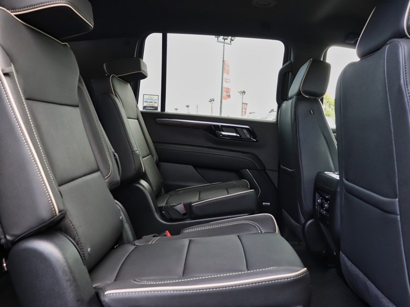 2026 Chevrolet Suburban 4WD 4dr Premier