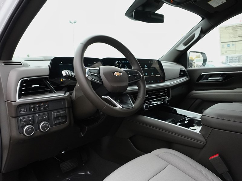 2026 Chevrolet Suburban 4WD 4Dr LS