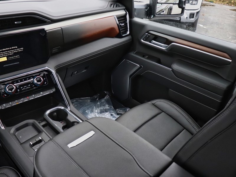 2026 GMC Sierra 3500HD 4WD Crew Cab 172