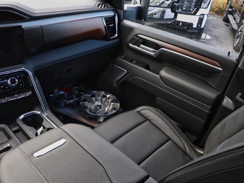 2026 GMC Sierra 3500HD 4WD Crew Cab 172