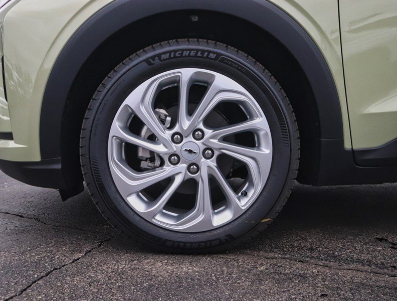 2027 Chevrolet Bolt FWD 4Dr LT