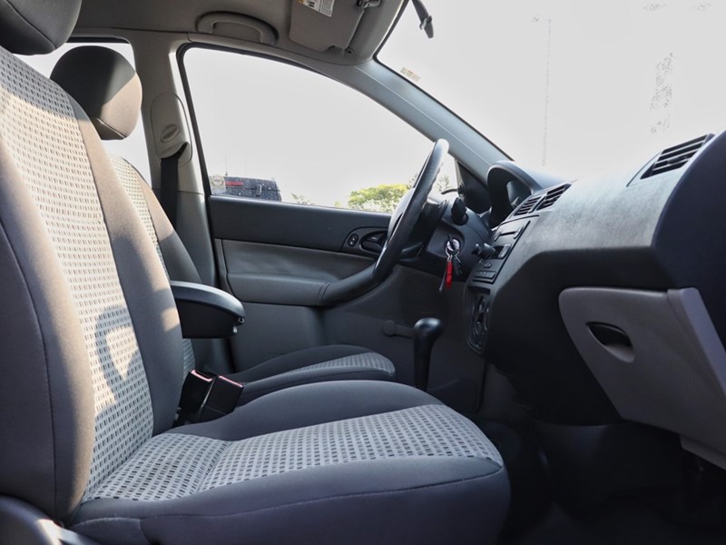 2007 Ford Focus SE | 2.0L | PWR LOCKS | A/C