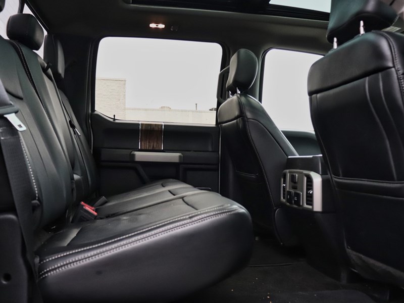 2018 Ford F-150 LARIAT | 4X4 | 3.5L | ROOF | TLGT STEP | NAV | 20s