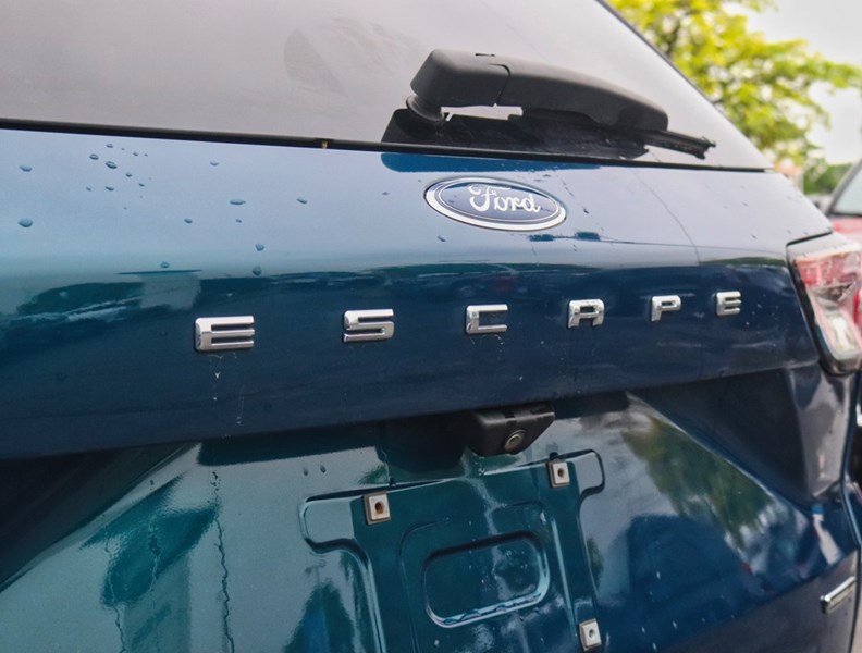 2020 Ford Escape Titanium Hybrid | AWD | Nav | Leather | B&O