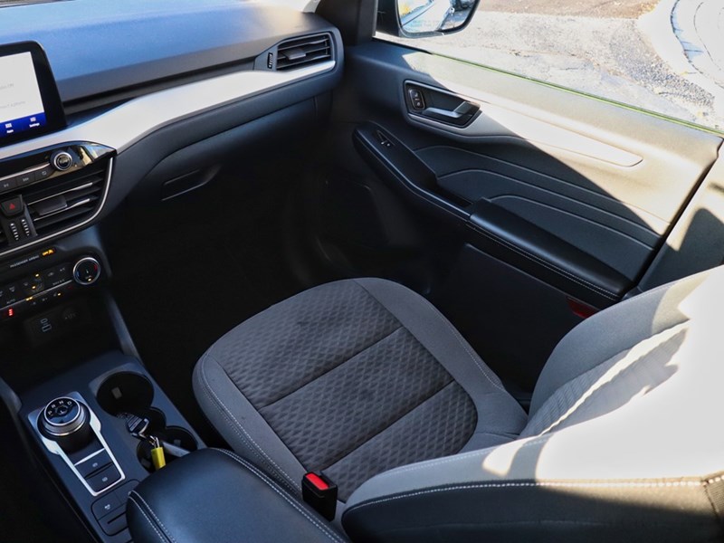 2022 FORD ESCAPE SE | AWD | NAV | HTD STR WHL | PWR LIFTGATE | BLIS