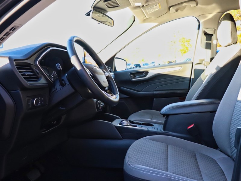 2022 FORD ESCAPE SE | AWD | NAV | HTD STR WHL | PWR LIFTGATE | BLIS