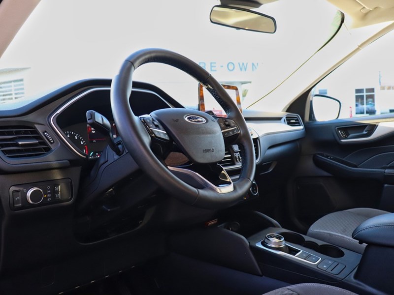 2022 FORD ESCAPE SE | AWD | 1.5L | NAV | PWR LFTGATE | HTD STR WHL