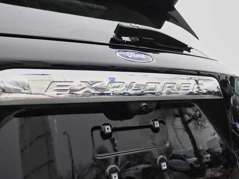 2022 Ford Explorer Limited | 4WD | Hybrid | Roof | Tow | Nav | 360