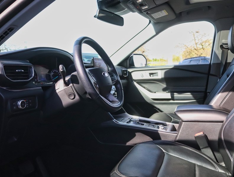 2022 Ford Explorer Limited | 4WD | Hybrid | Nav | Roof | Tow | 360