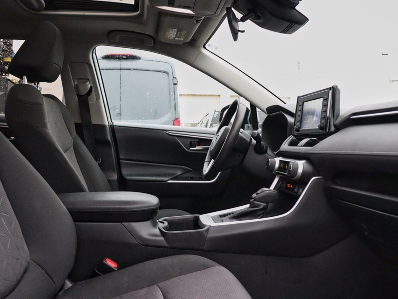 2022 Toyota Rav4 XLE | AWD | 2.5L | Roof | Htd Str Whl |Adptv Cruis