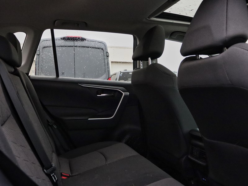 2022 Toyota Rav4 XLE | AWD | 2.5L | Roof | Htd Str Whl |Adptv Cruis