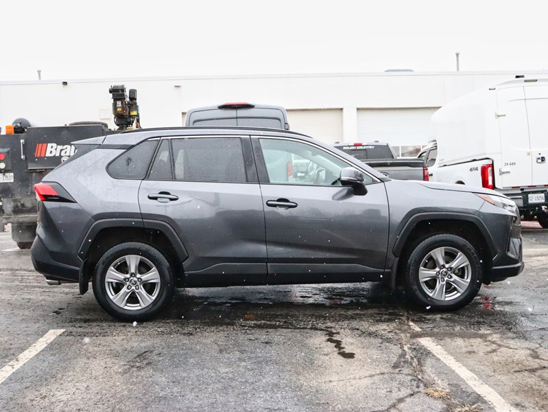 2022 Toyota Rav4 XLE | AWD | 2.5L | Roof | Htd Str Whl |Adptv Cruis