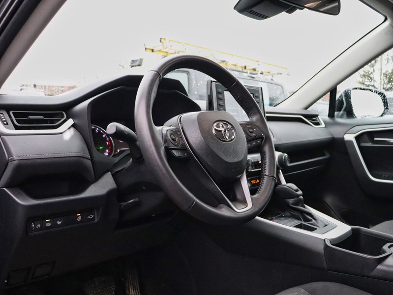 2022 Toyota Rav4 XLE | AWD | 2.5L | Roof | Htd Str Whl |Adptv Cruis