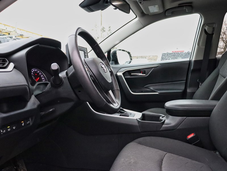 2022 Toyota Rav4 XLE | AWD | 2.5L | Roof | Htd Str Whl |Adptv Cruis