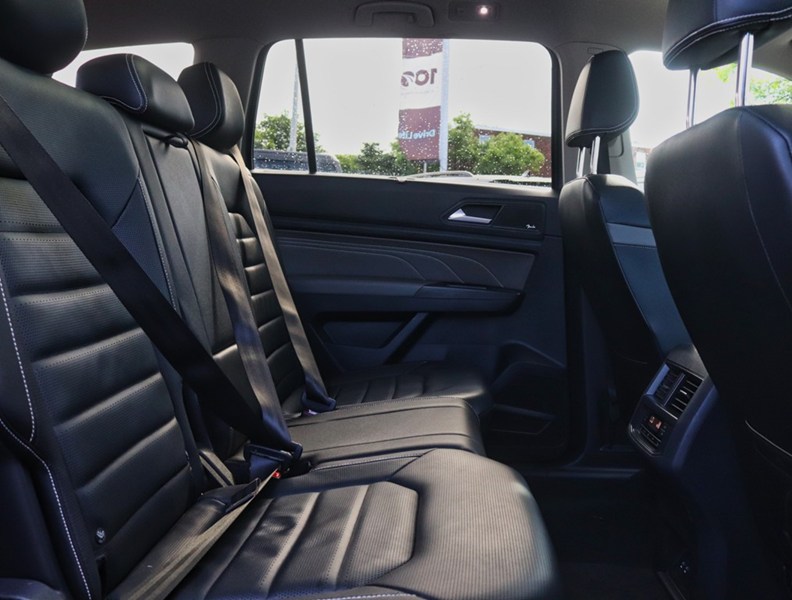 2023 Volkswagen Atlas Highline | 4Motion | 3.6L | Nav | Roof | Leather