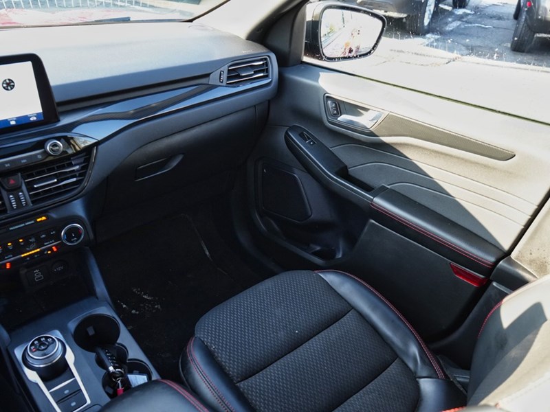 2024 Ford Escape St-Line | AWD | 1.5L | Roof | Htd Str Whl | Blis