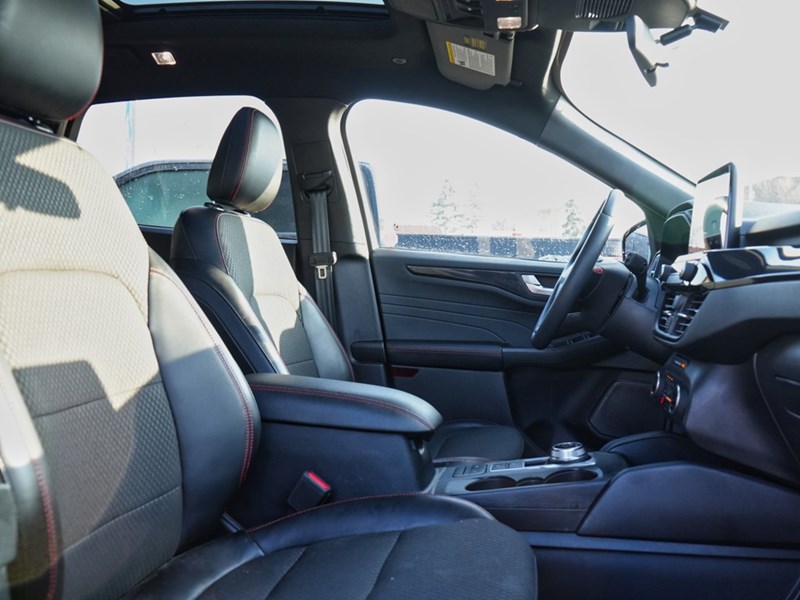 2024 Ford Escape St-Line | AWD | 1.5L | Roof | Htd Str Whl | Blis