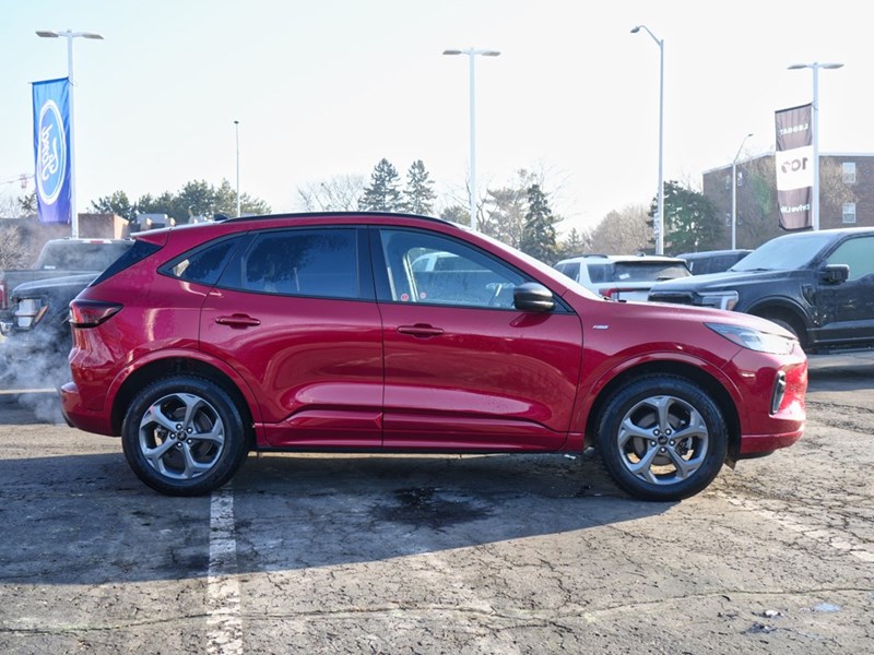 2024 Ford Escape St-Line | AWD | 1.5L | Roof | Htd Str Whl | Blis