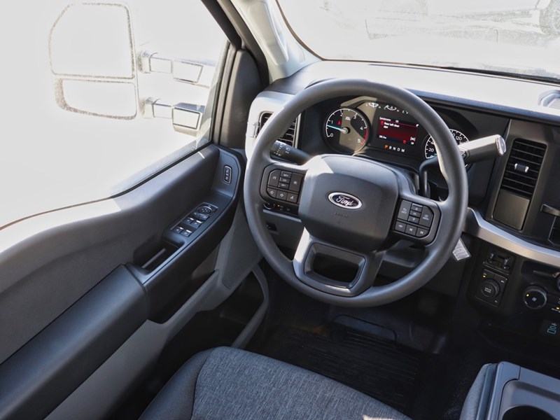 2024 FORD SUPER DUTY F-550 DRW XL 4WD Crew Cab 179