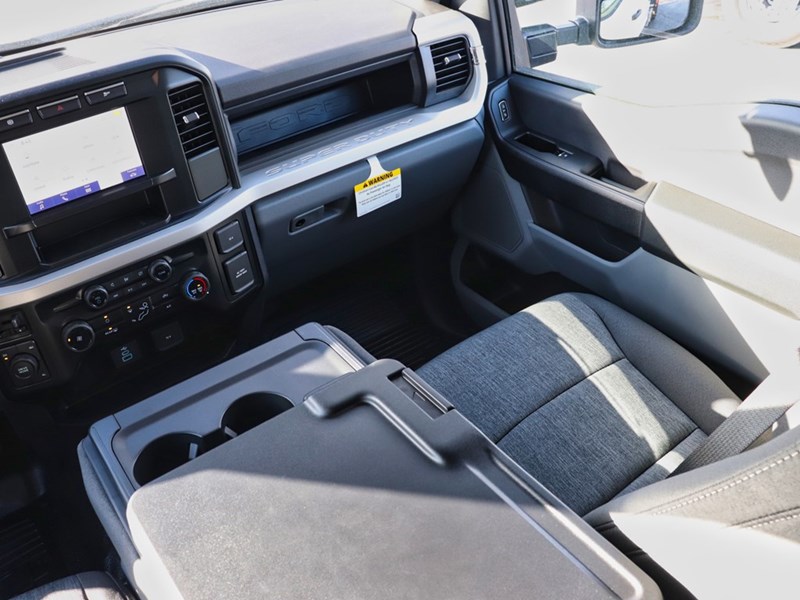 2024 FORD SUPER DUTY F-550 DRW XL 4WD Crew Cab 179
