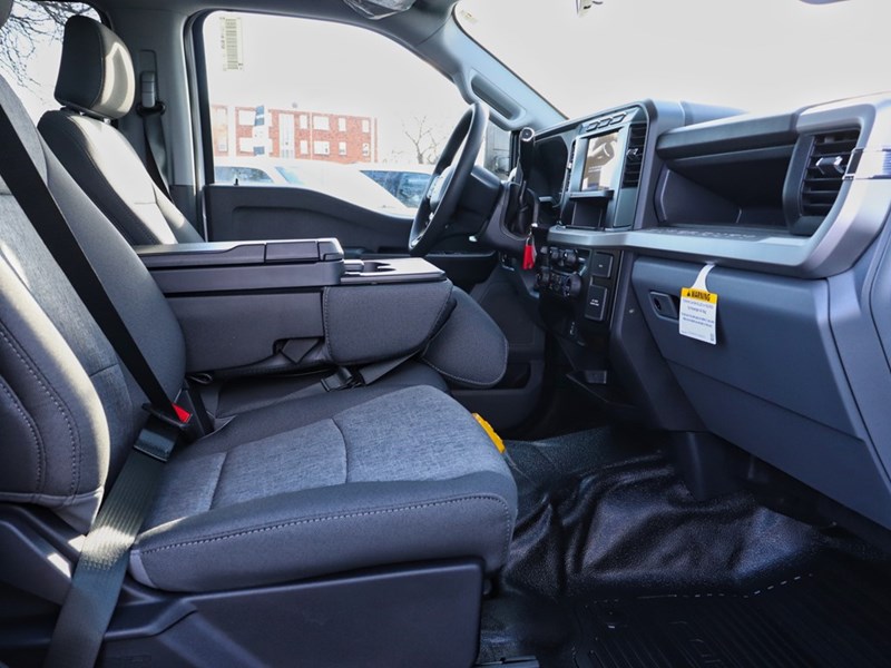 2024 FORD SUPER DUTY F-550 DRW XL 4WD Crew Cab 179