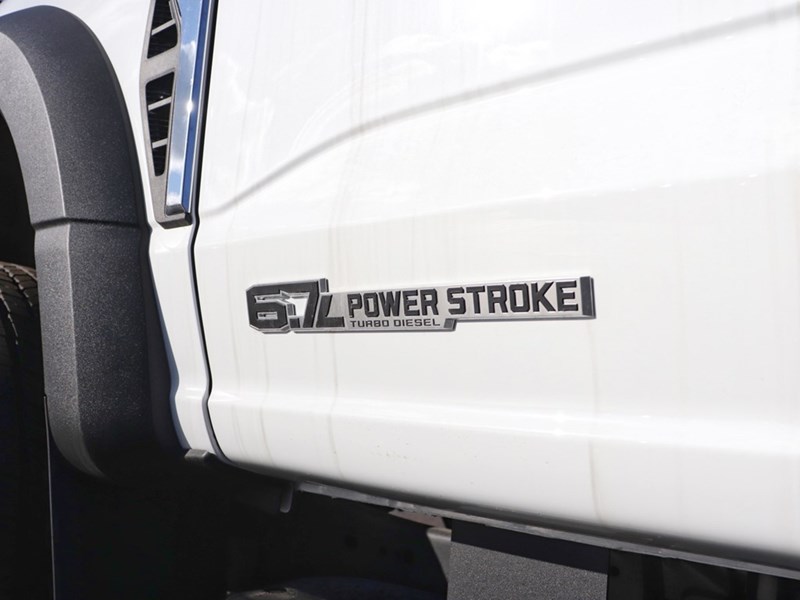 2024 FORD SUPER DUTY F-550 DRW XL 4WD Crew Cab 179