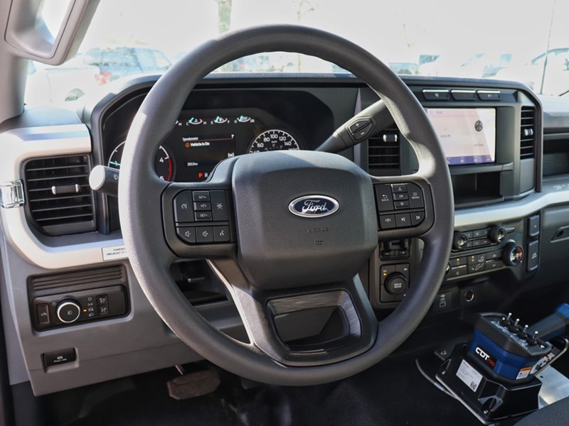 2024 FORD SUPER DUTY F-550 DRW XL 4WD Reg Cab 145