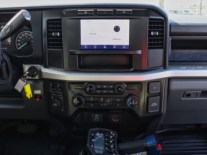 2024 FORD SUPER DUTY F-550 DRW XL 4WD Reg Cab 145