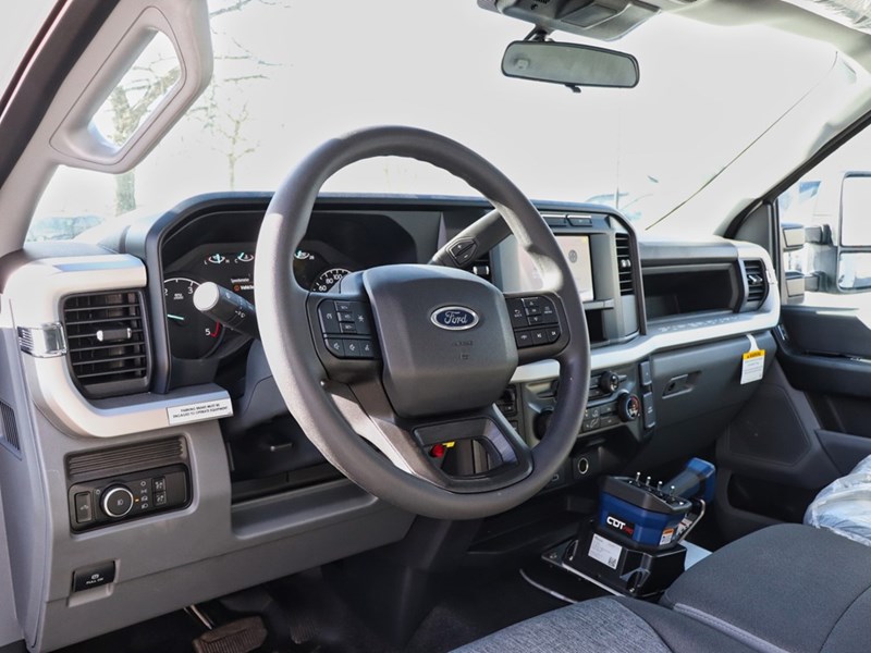 2024 FORD SUPER DUTY F-550 DRW XL 4WD Reg Cab 145