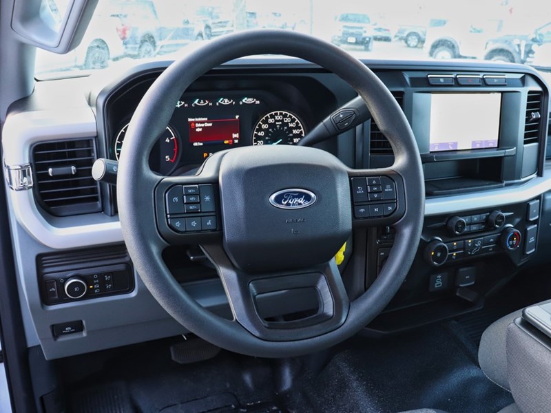 2024 FORD SUPER DUTY F-600 DRW XL 4WD Reg Cab 145