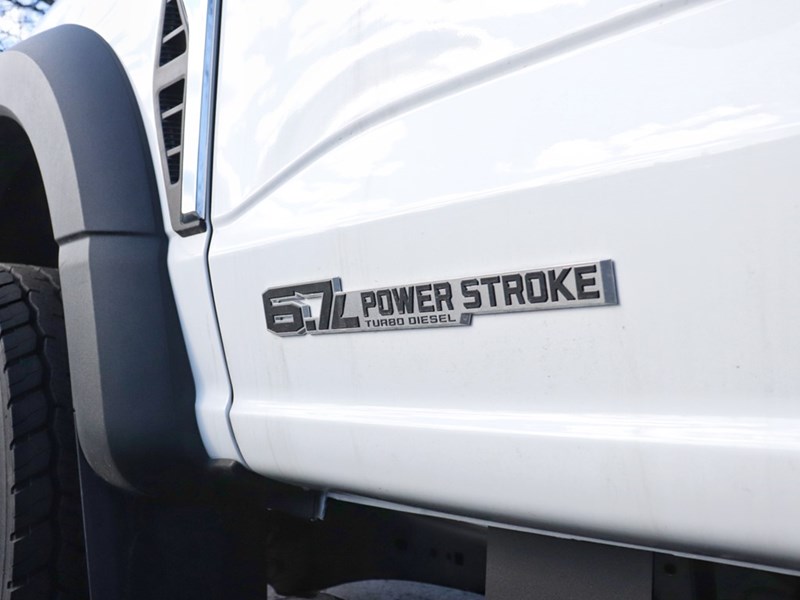 2024 FORD SUPER DUTY F-600 DRW XL 4WD Reg Cab 145