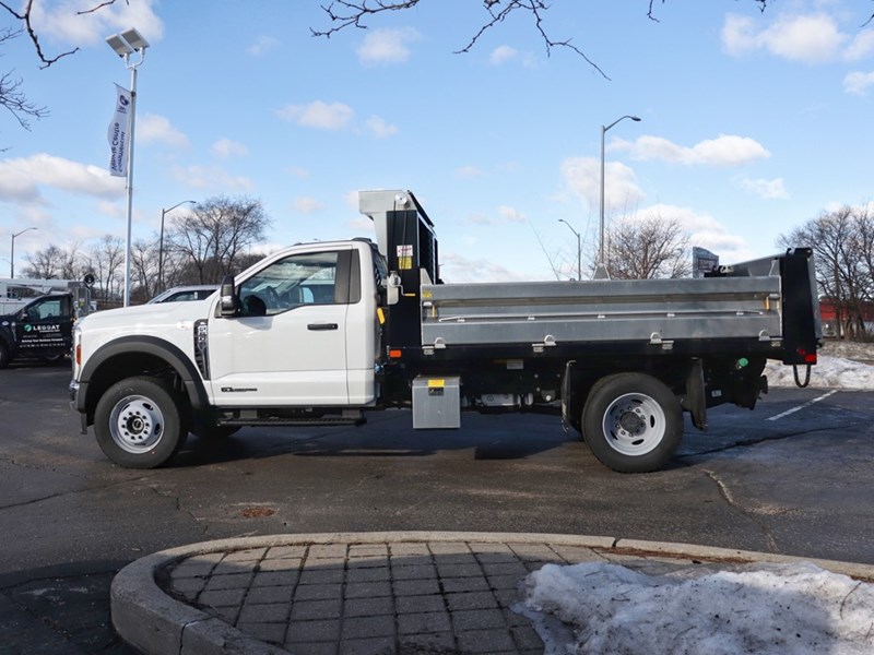 2024 FORD SUPER DUTY F-600 DRW XL 4WD Reg Cab 145