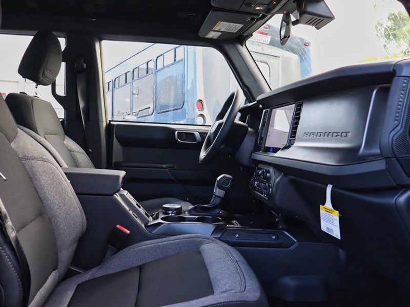 2025 FORD BRONCO BASE 4 DOOR | 4X4 | HARD TOP | 10-SPD AUTO