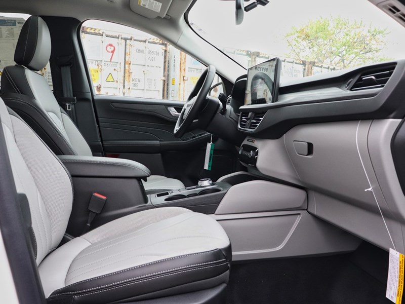 2025 Ford Escape Platinum | AWD | HYBRID | ROOF | PREM TECH |TOW PK