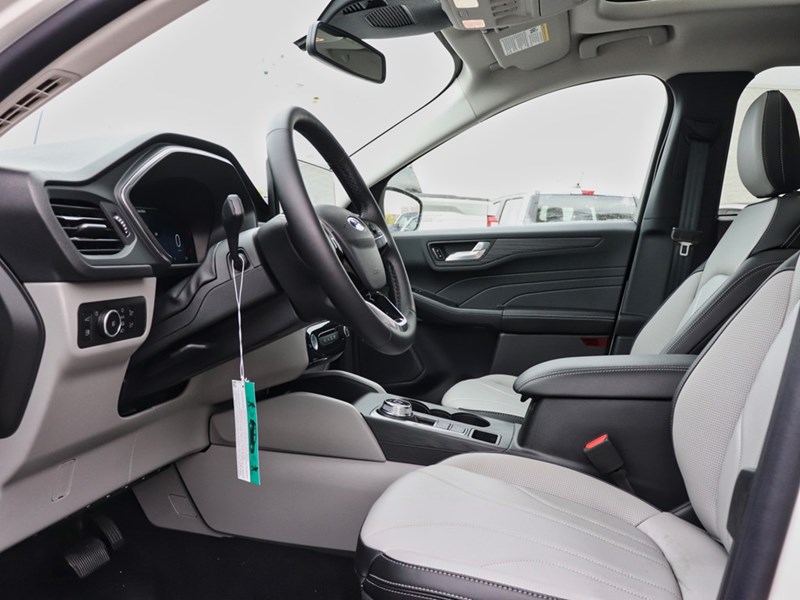 2025 Ford Escape Platinum | AWD | HYBRID | ROOF | PREM TECH |TOW PK