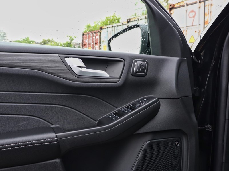 2025 Ford Escape Platinum | AWD | 2.0L | PREM TECH | ROOF | TOW