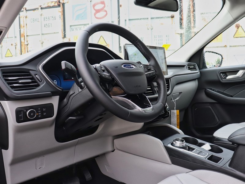 2025 Ford Escape Platinum | AWD | 2.0L | PREM TECH | ROOF | TOW