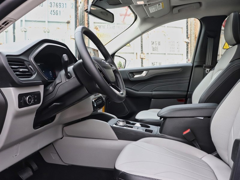 2025 Ford Escape Platinum | AWD | 2.0L | PREM TECH | ROOF | TOW