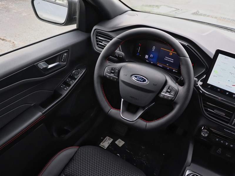 2025 Ford Escape ST-Line | AWD | 1.5L | ROOF | TECH | NAV | HTD STR