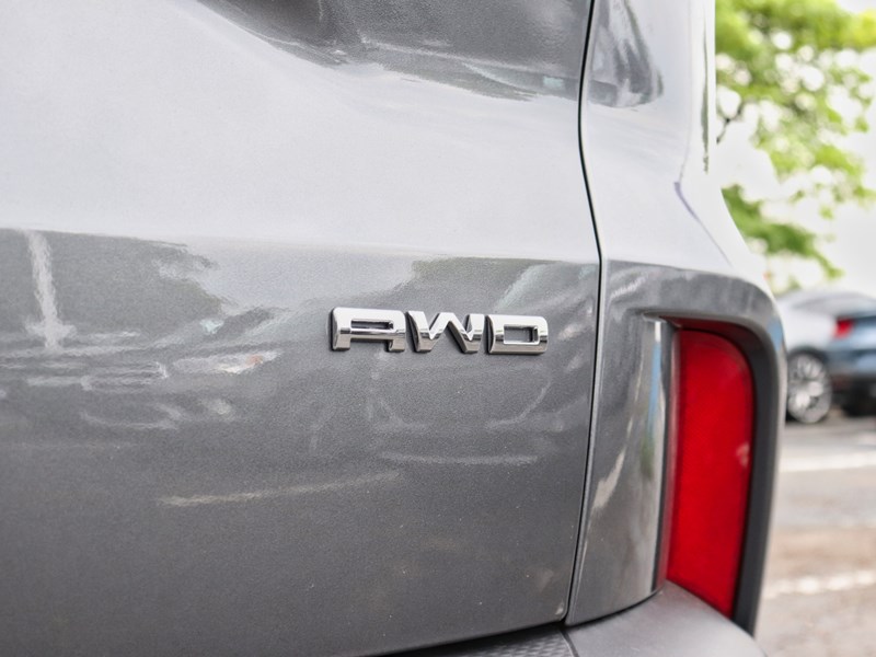 2025 Ford Escape ST-Line | AWD | 1.5L | ROOF | TECH | NAV | HTD STR