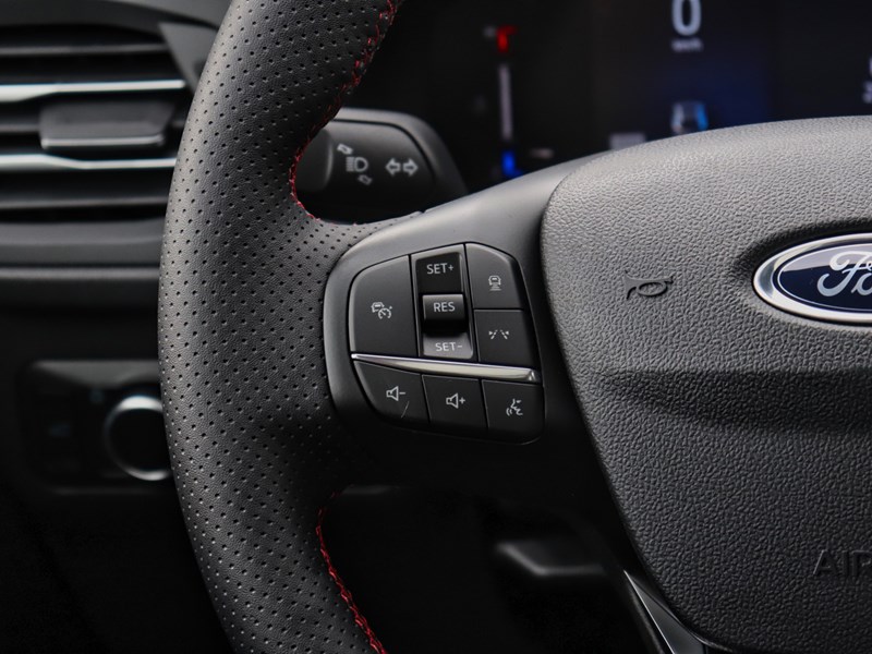 2025 Ford Escape ST-Line | AWD | 1.5L | ROOF | TECH | NAV | HTD STR