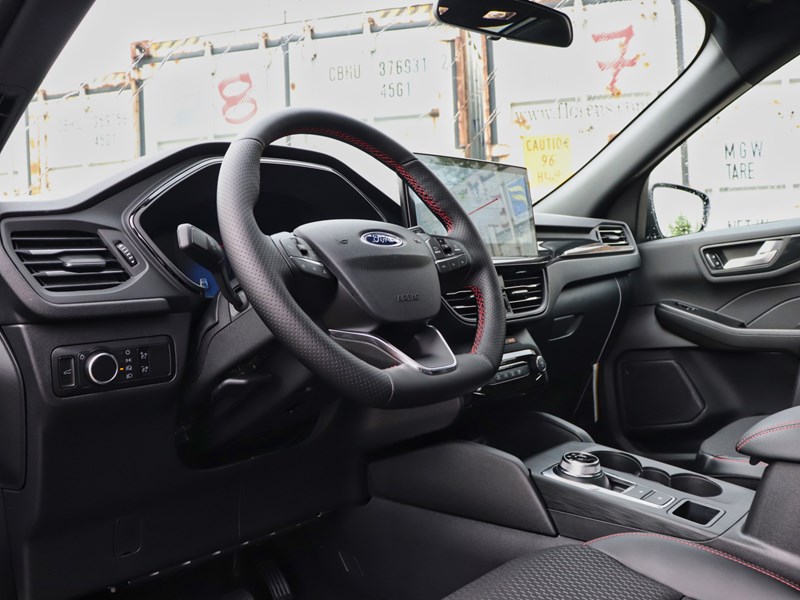 2025 Ford Escape ST-Line | AWD | 1.5L | ROOF | TECH | NAV | HTD STR