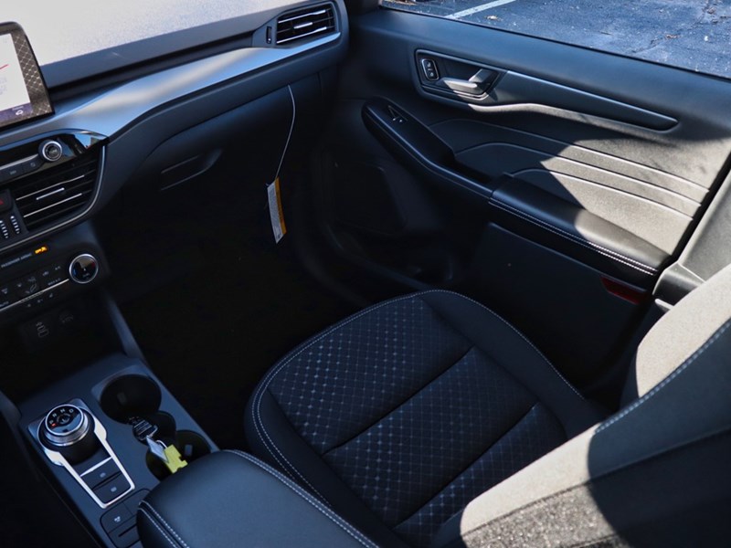 2025 FORD ESCAPE ACTIVE | AWD | 1.5L | HTD STR WHL | REM STRT | BLS