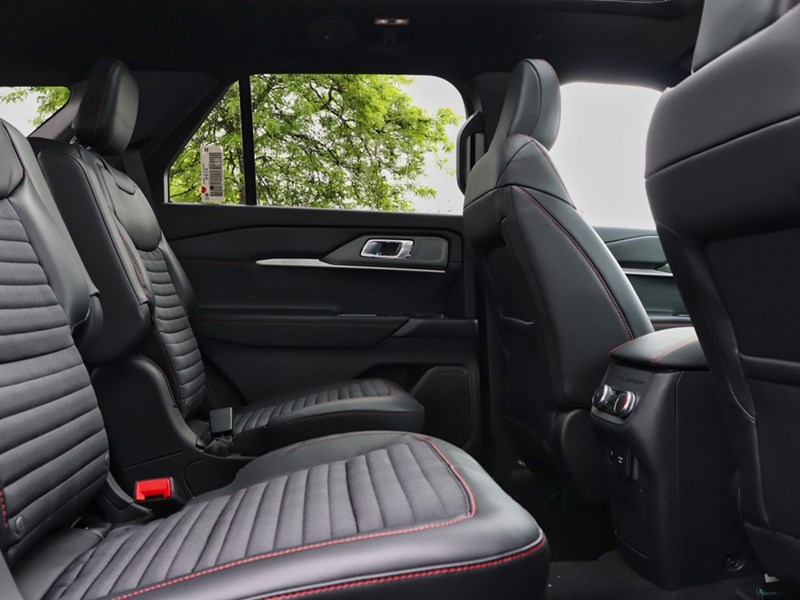 2025 Ford Explorer ST-Line 4WD