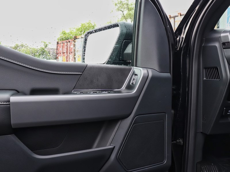 2025 Ford F-150 XLT | 4X4 | 2.7L | 302A | BLK PK PLUS | 3.55 | 20s