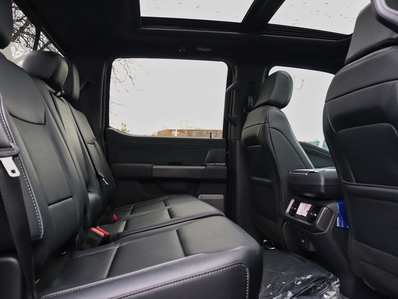 2025 Ford F-150 LARIAT | 4X4 | 3.5L | 501A | BLK PK | ROOF | 20s