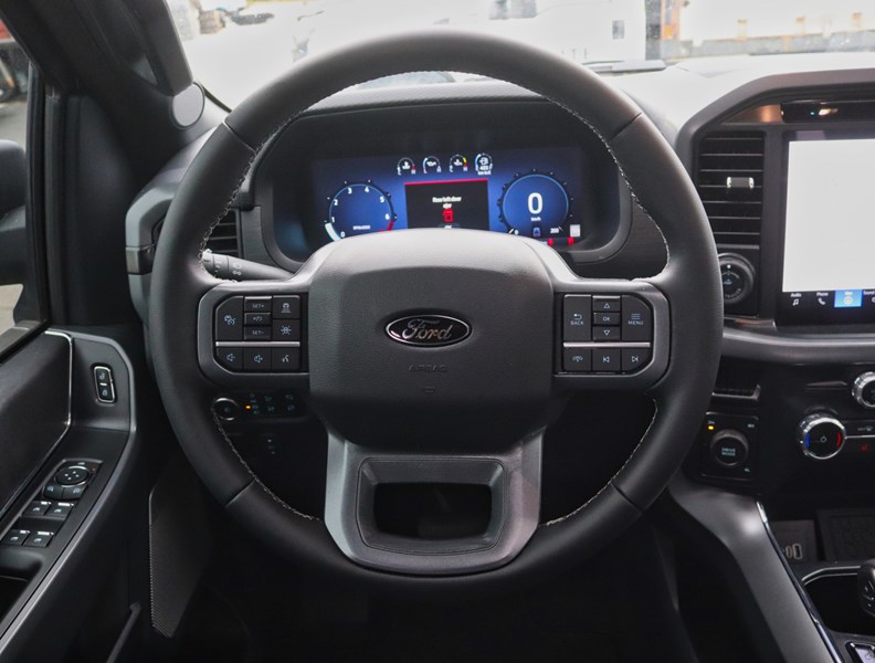 2025 Ford F-150 XLT | 4X4 | 2.7L | 303A |Blk Pk Pls |Roof | Bd Utl
