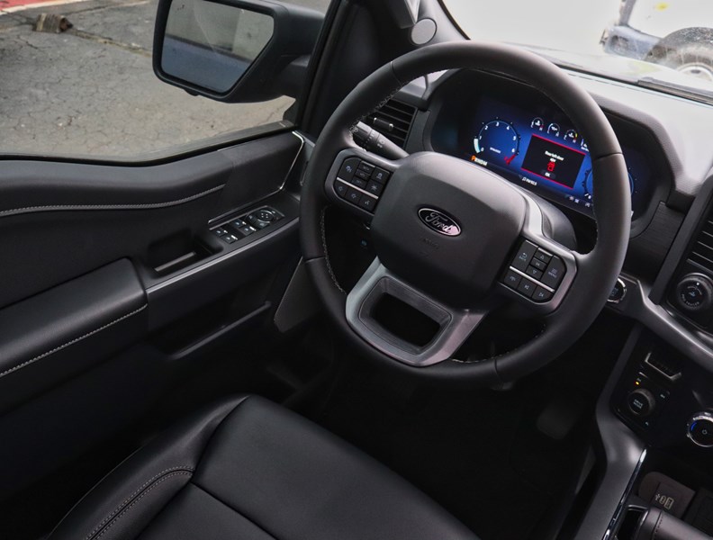 2025 Ford F-150 XLT | 4X4 | 2.7L | 303A |Blk Pk Pls |Roof | Bd Utl