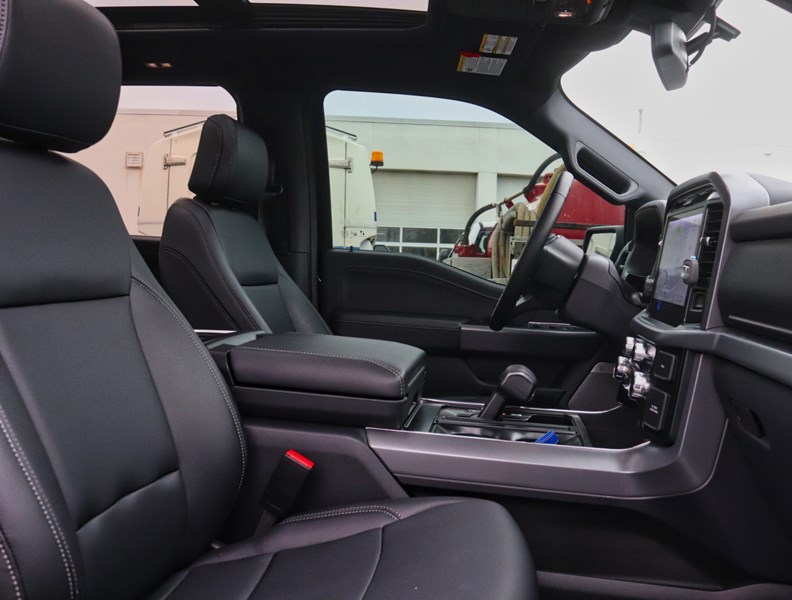 2025 Ford F-150 XLT | 4X4 | 2.7L | 303A |Blk Pk Pls |Roof | Bd Utl
