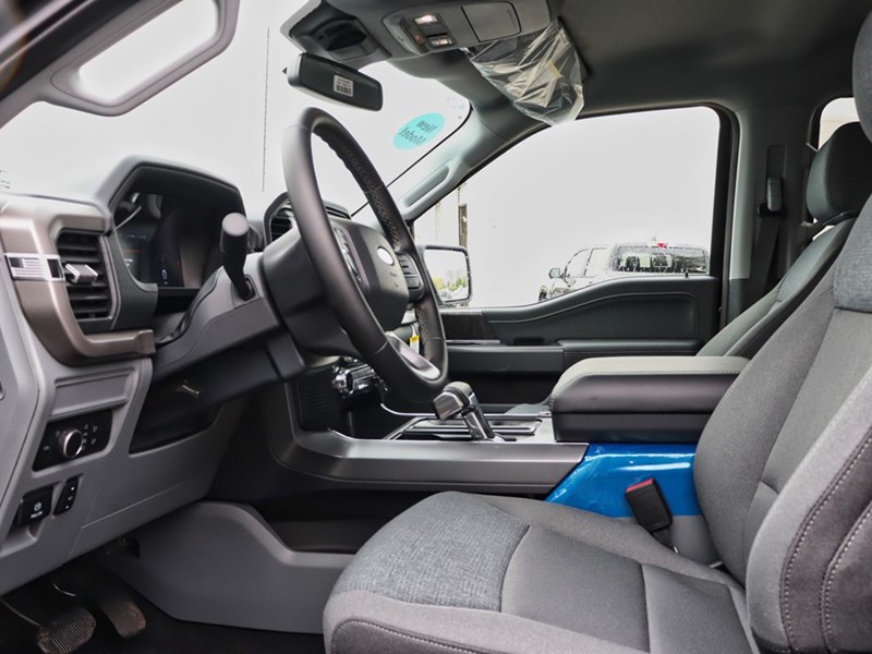 2025 Ford F-150 Lightning XLT | 4X4 | STD BAT | 311A |MB PWR CORD| TLGT STEP